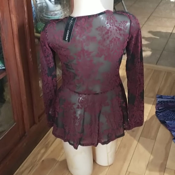 Gorgeous Women's Blouse - Picture 2 of 5